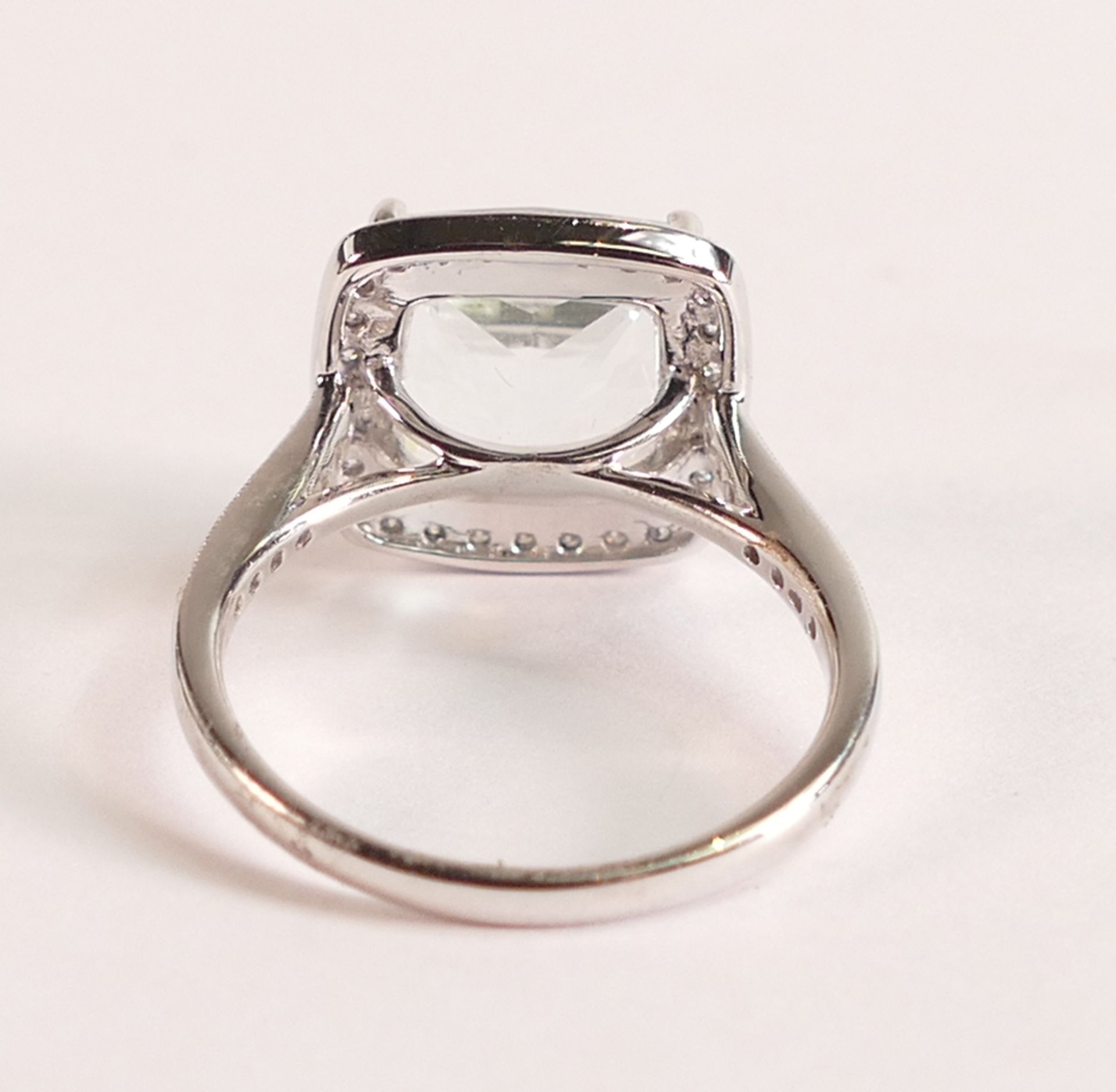 Platinum Ring With Clear Crystal Quartz and Diamonds - Crystal quartz measures 10.48mm by 10.48mm - Image 3 of 3
