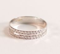 9ct White Gold Wedding Band Sparkle design - 9ct White Gold band. 4mm deep, weight 1,2g. Ring size