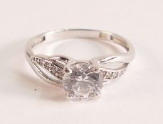 9ct white gold cubic zirconia ring Size L Weight 1.8 grams