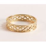 9ct Gold Celtic Band Ring - xxx grams. 9ct Yellow Gold, Celtic Design - Highly Polished - Size T,