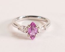 GIA certified Pink Sapphire 1.47ct and Diamond Ring in 950 Platinum - The beautiful marquee cut