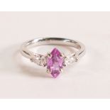 GIA certified Pink Sapphire 1.47ct and Diamond Ring in 950 Platinum - The beautiful marquee cut