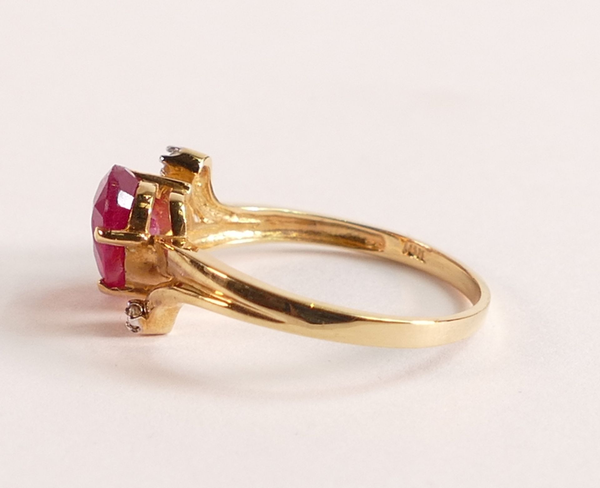18ct Gold Ring with Ruby and Diamond - Ring size N 1/2, weight 2.5 grams. Pear shaped Ruby measure - Image 2 of 3