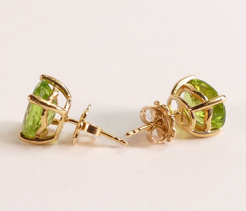 18ct Gold Peridot Earrings. The 18ct Yellow Gold earrings are stamped 750. 18ct Gold earring backs - Image 2 of 2