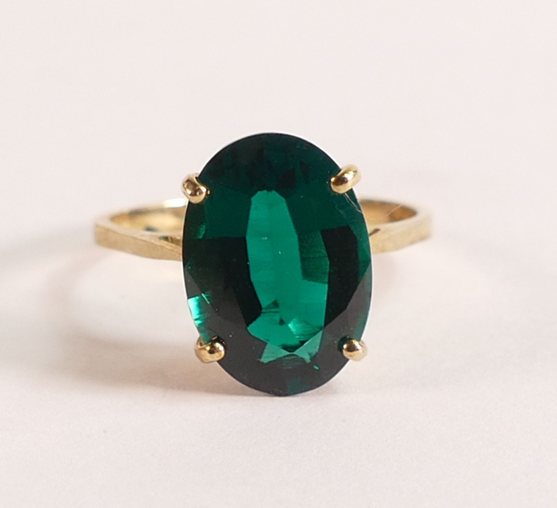 26 Lab Grown Emerald Valiant Ring 4.5 ct in 375 9ct Gold - This exceptional ring needs little