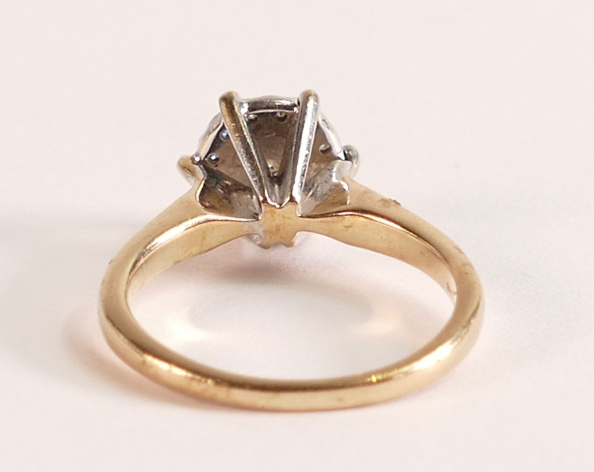 9ct White and Yellow Gold Diamond Ring Size I Diamond Illusion set Setting measures: 7.4mm Central - Image 3 of 3