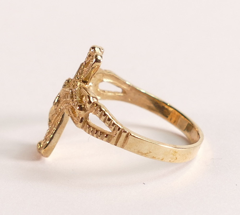 10ct Gold Crucifix Ring - Yellow 10ct Gold - Stamped 10K. Weight: 2.5 grams. Size M/N. - Image 2 of 3