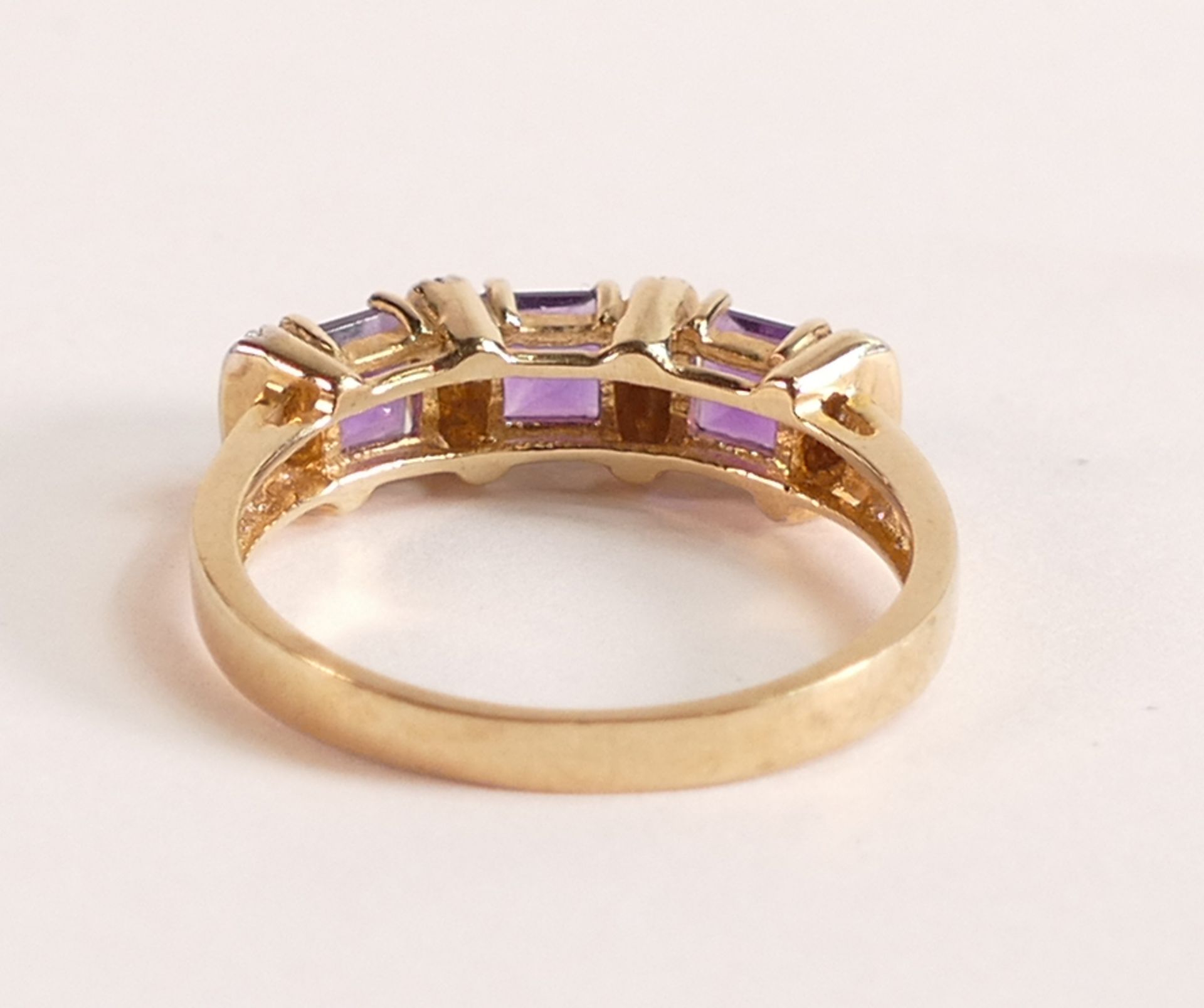 9ct Yellow Gold Amethyst and Diamond Ring, preowned, 2.8 grams, ring size P. - Image 3 of 3