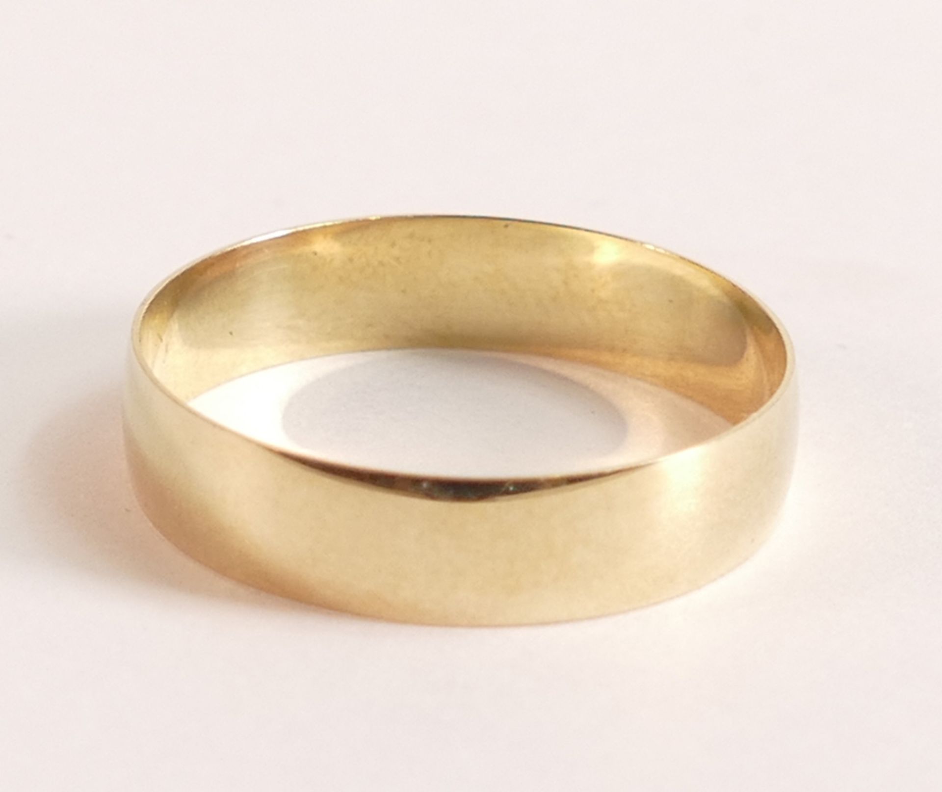 WARREN JAMES 9ct Yellow Gold Band Ring - This beautiful Yellow Gold Band reflects the very best of - Image 3 of 3