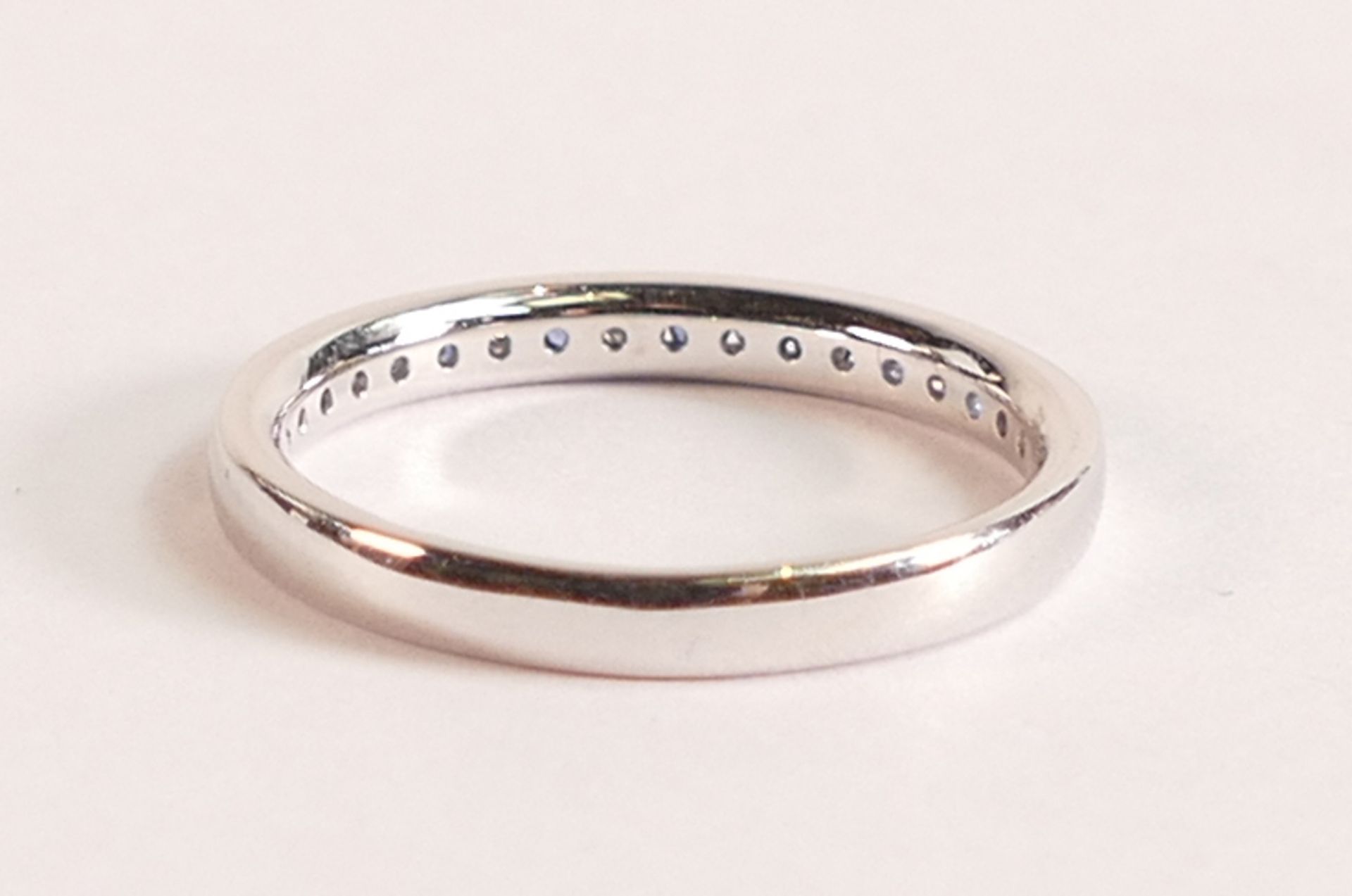 18ct white gold diamond and sapphire ring 18ct solid white gold , shank is stamped 750 Width 2. - Image 3 of 3