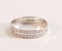 9ct White Gold Wedding Band Sparkle design - 9ct White Gold band. 4mm deep, weight 1,2g. Ring size