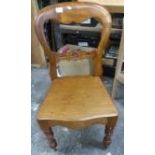 Mahogany hall chair with turned front supports