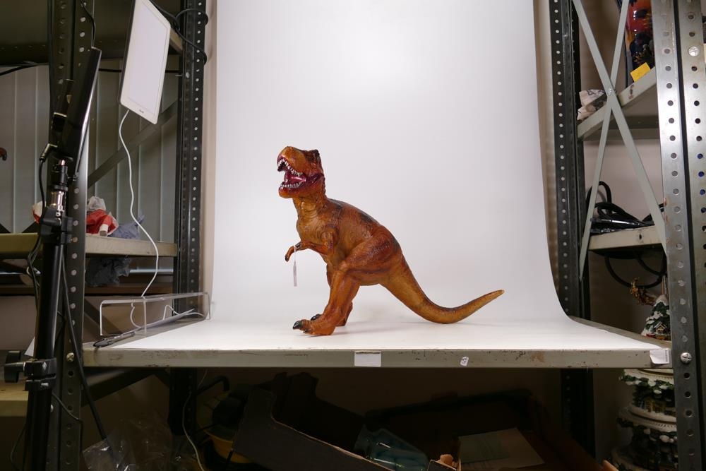 Resin t-rex wall plaque together with plastic t-rex figure, height of tallest 37cm - Image 2 of 4