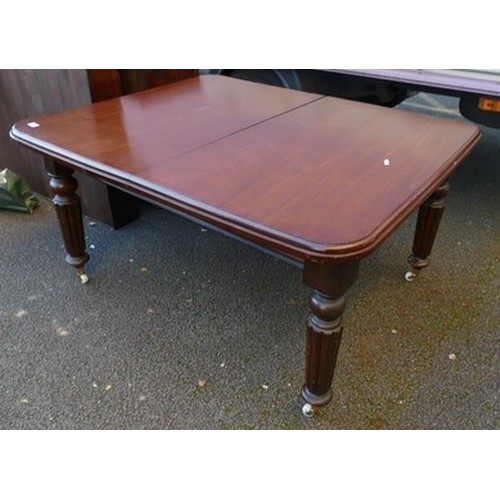 Early Victorian Extending Dining Table on turned legs with brass and ceramic castors. Height: 72.5cm