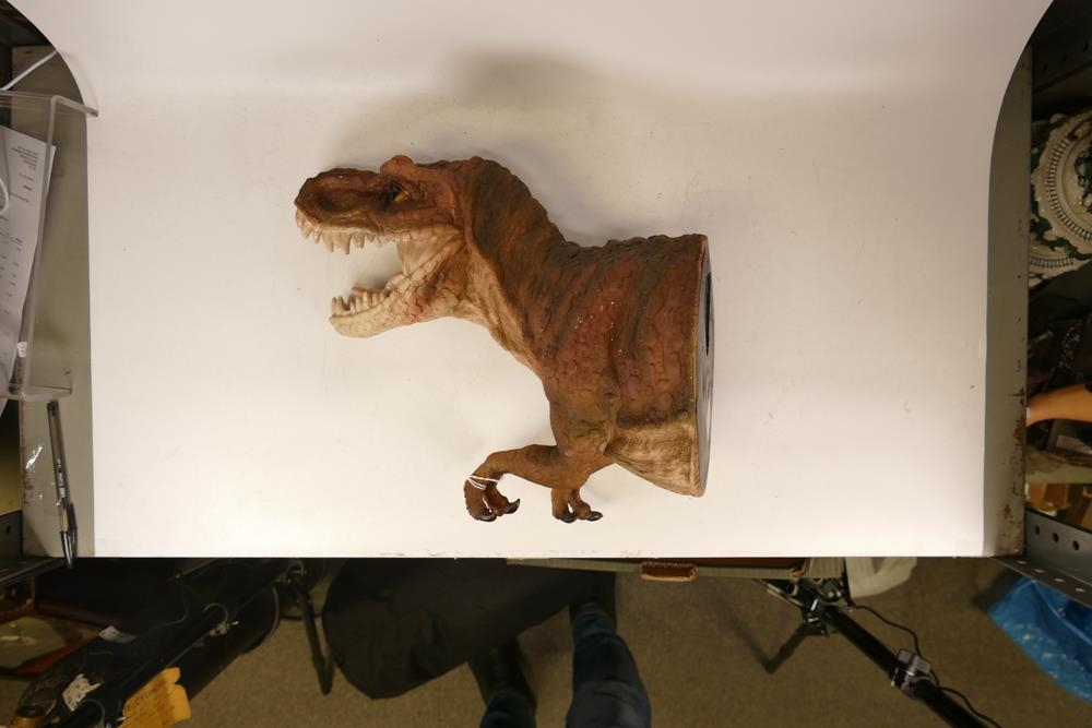 Resin t-rex wall plaque together with plastic t-rex figure, height of tallest 37cm - Image 4 of 4