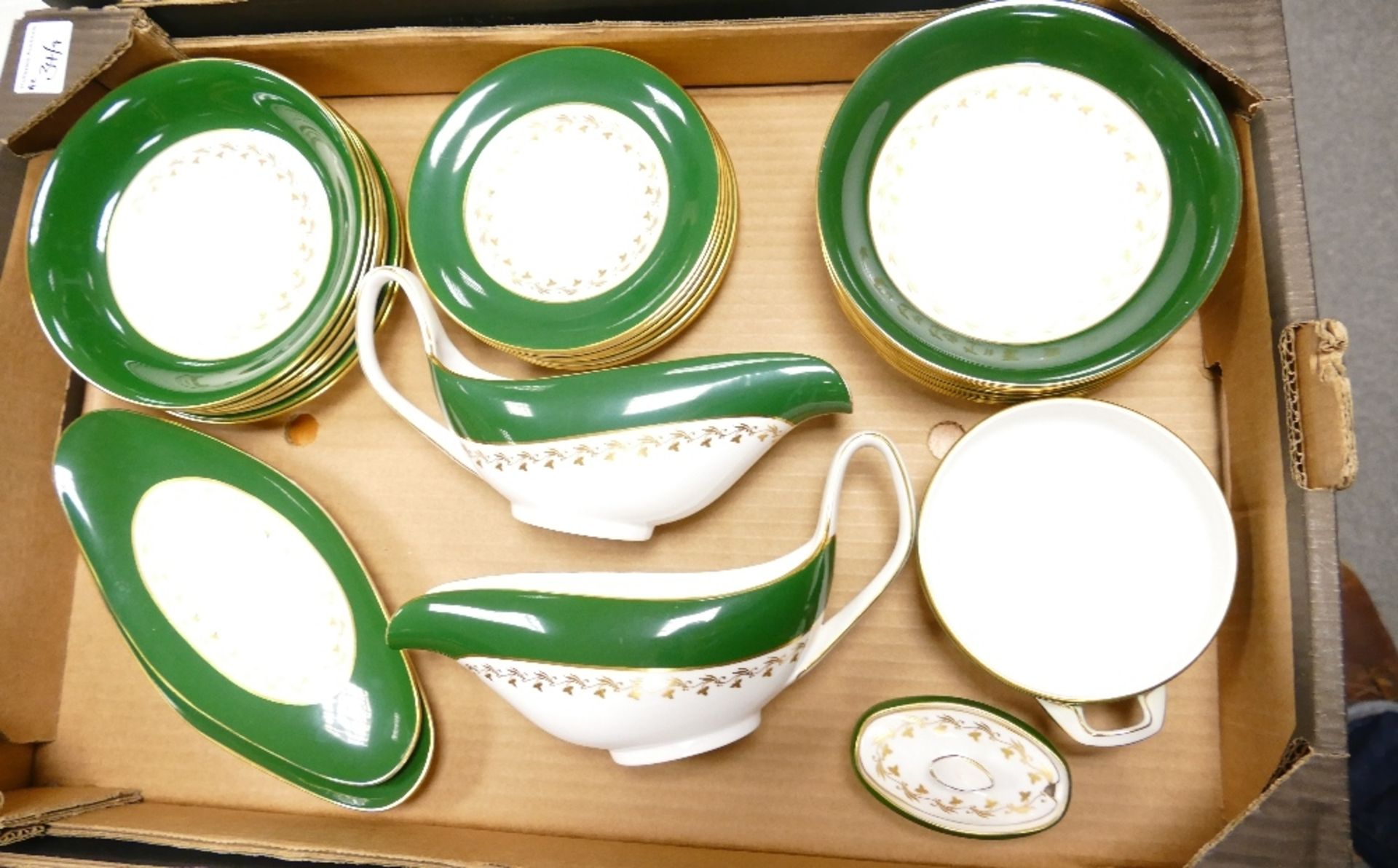A very large Spode Green Velvet patterned dinner service including gravy boats, tureens, Coffee set, - Image 4 of 8