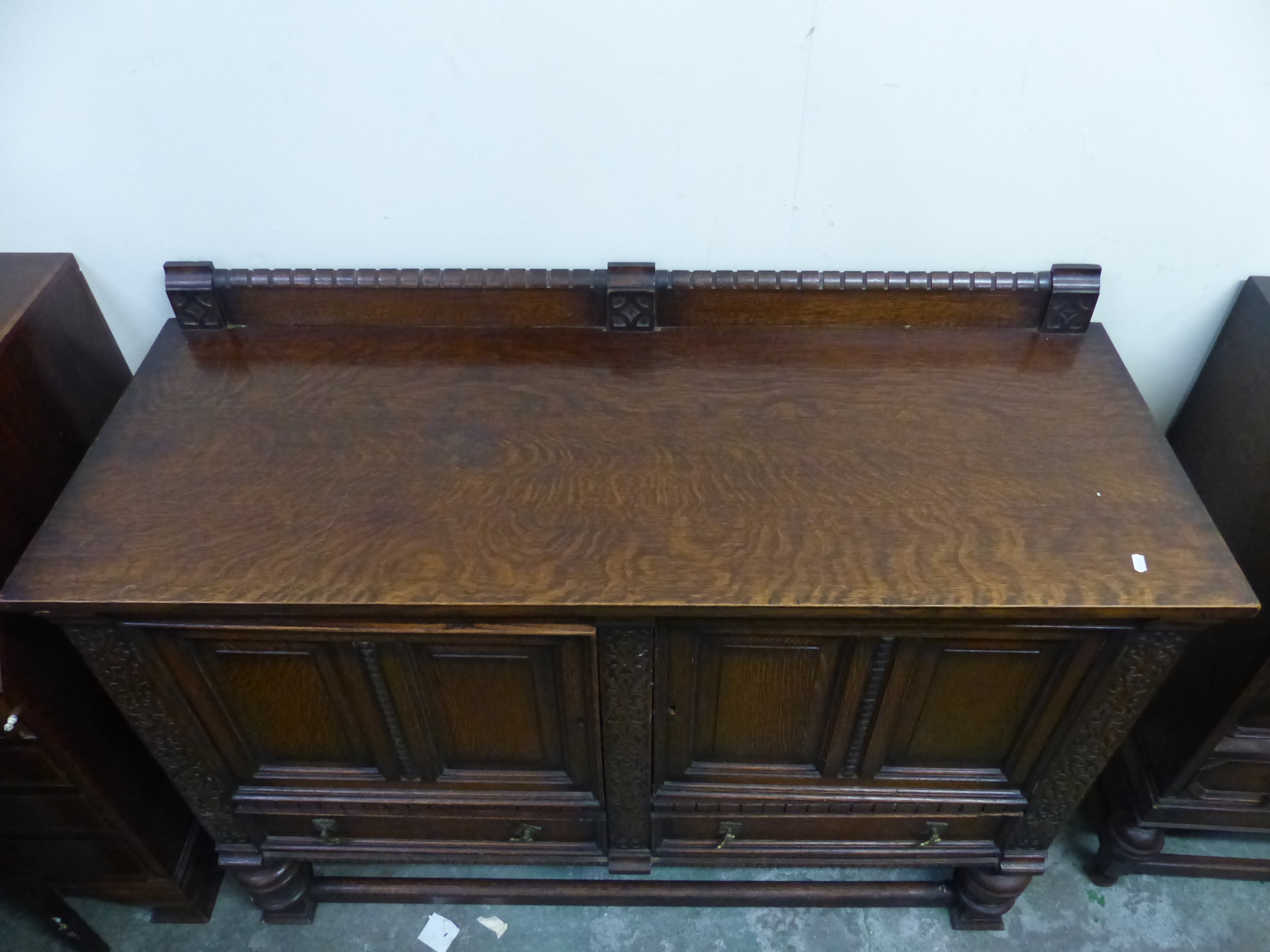 Solid Oak Carved Sideboard Dresser on turned supports 137cm W x 97cm H x 52.5cm D - Image 2 of 3