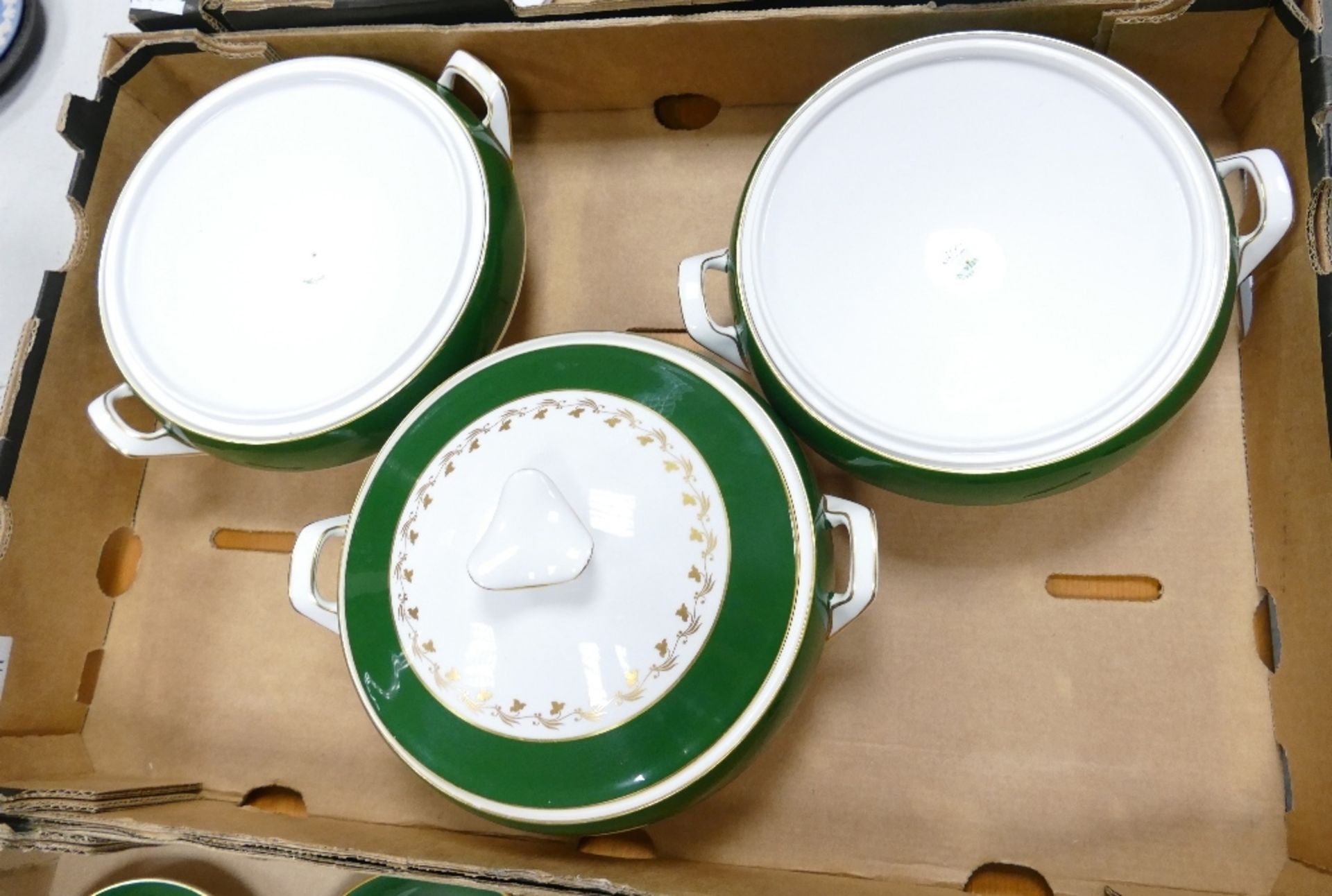 A very large Spode Green Velvet patterned dinner service including gravy boats, tureens, Coffee set, - Image 7 of 8