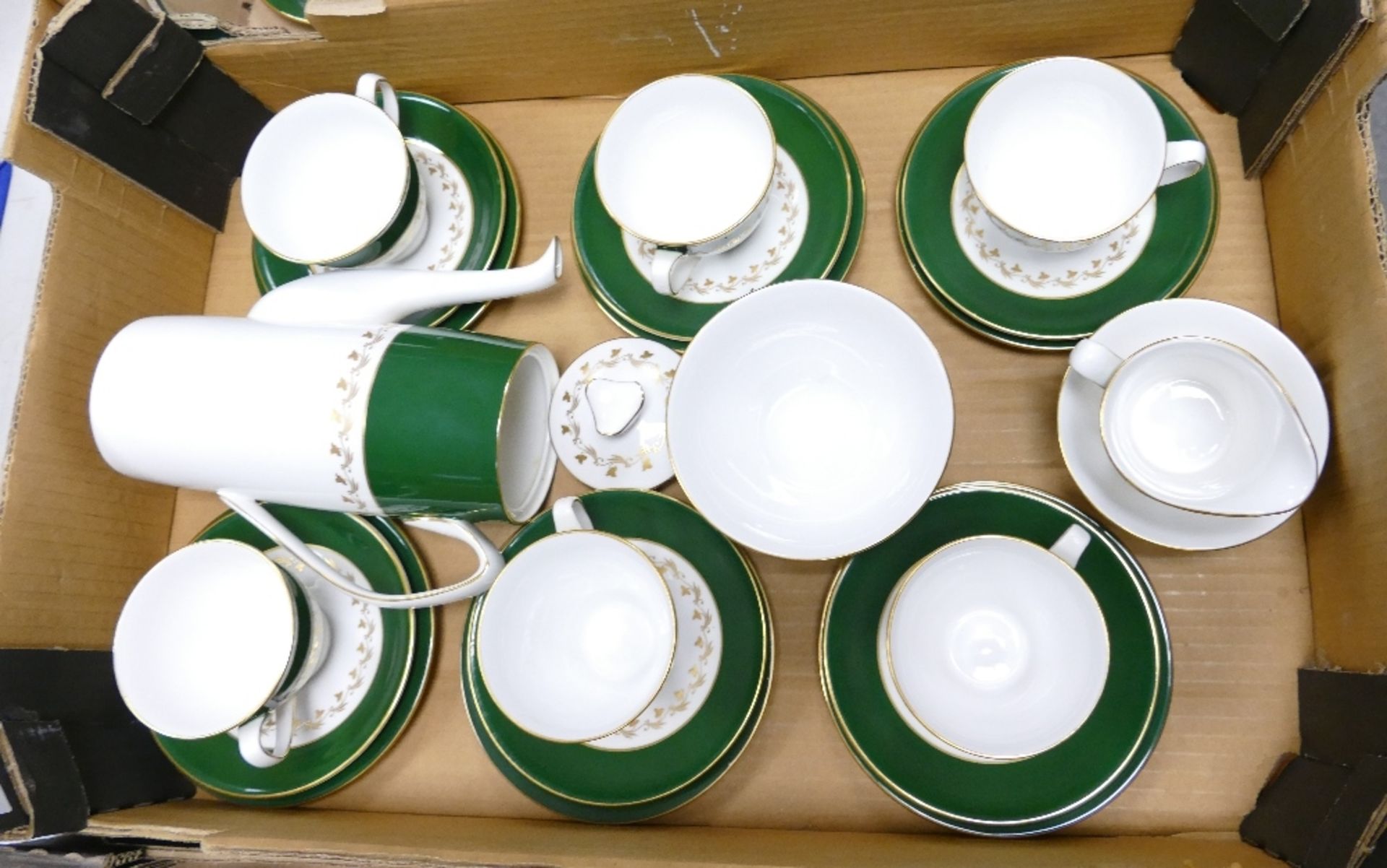 A very large Spode Green Velvet patterned dinner service including gravy boats, tureens, Coffee set, - Image 5 of 8