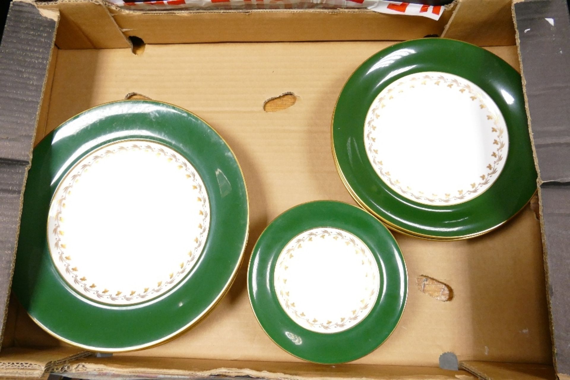 A very large Spode Green Velvet patterned dinner service including gravy boats, tureens, Coffee set, - Image 2 of 8