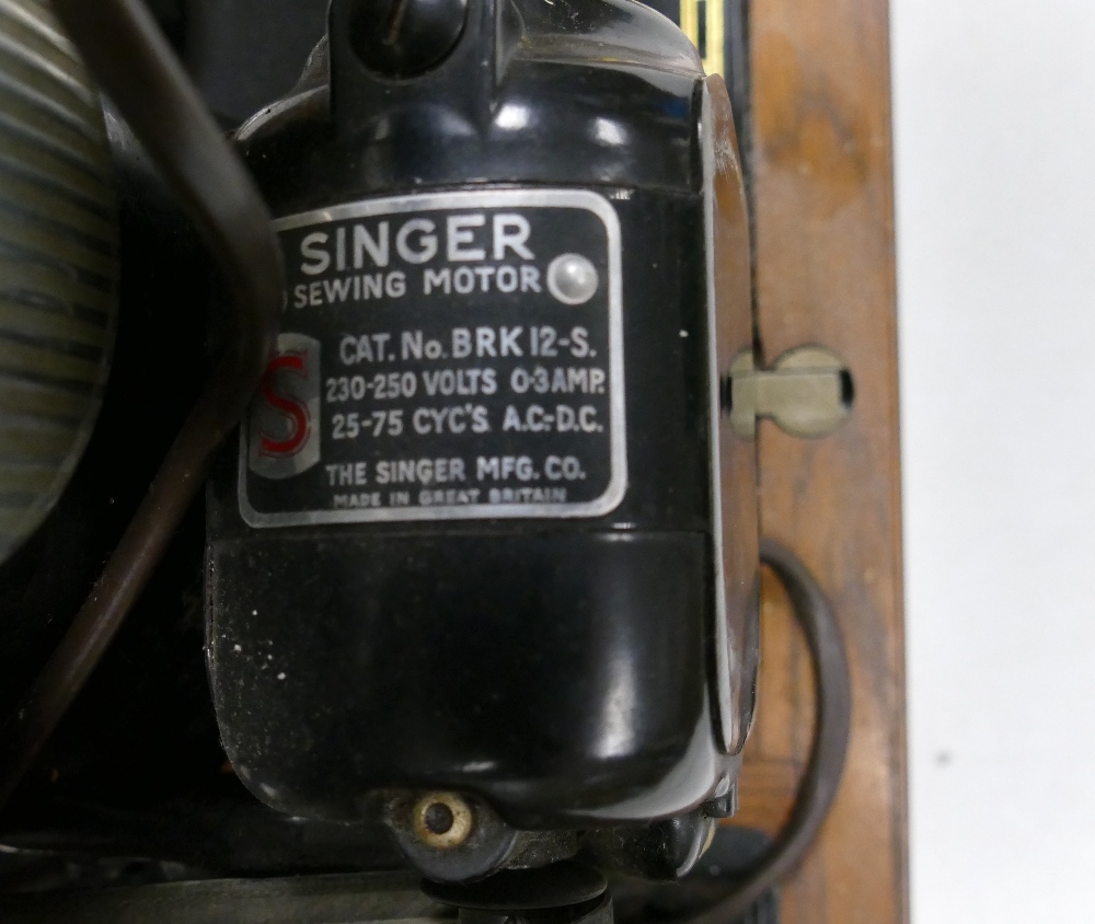 A Cased Singer Sewing Machine No. EF726744 Style 201K.4. B/C/T. R/M. Original Receipt dated to - Image 3 of 5