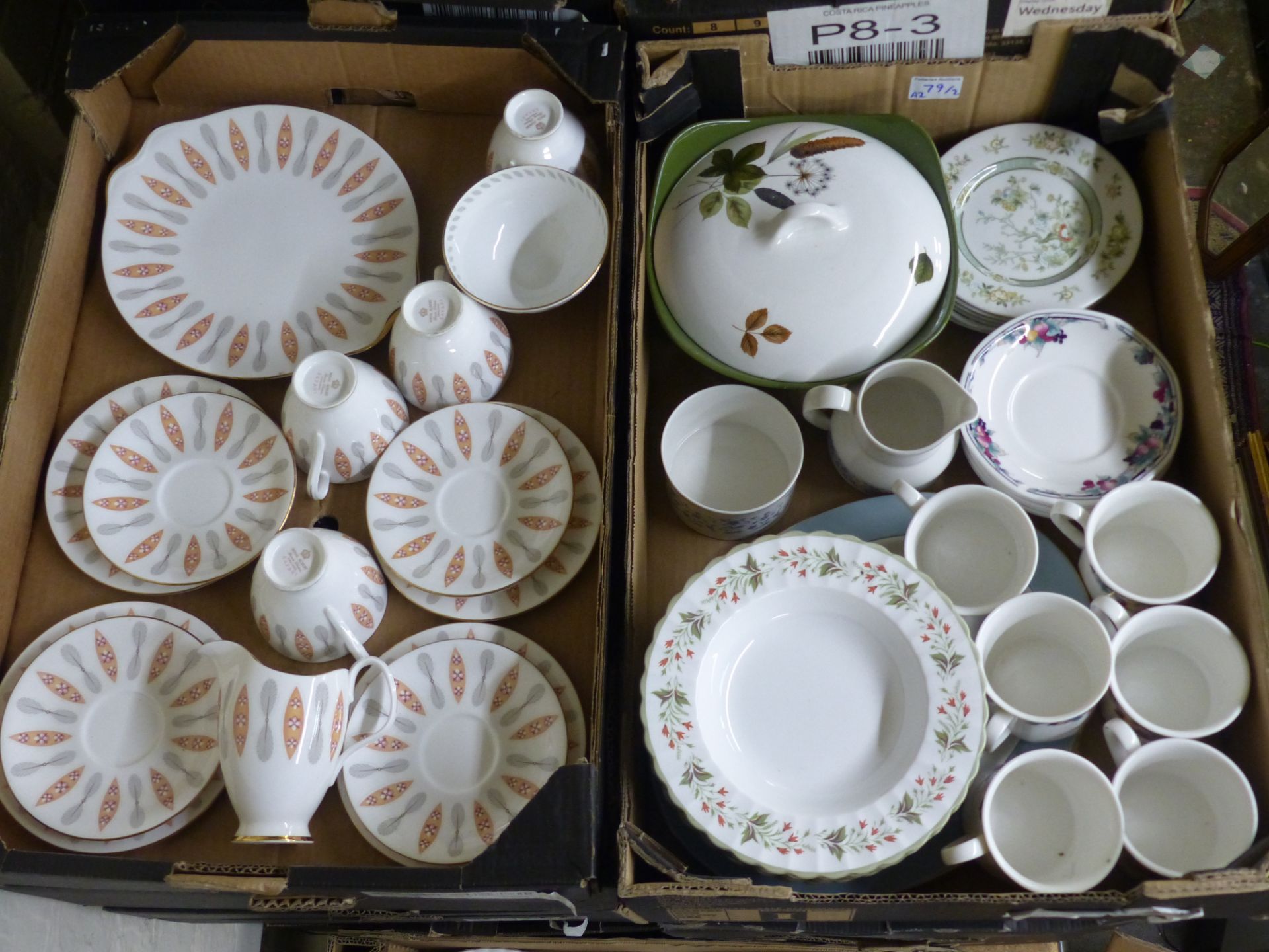 A mixed collection of tea and dinnerware items to include Royal Albert Safari teaset (15 pieces),