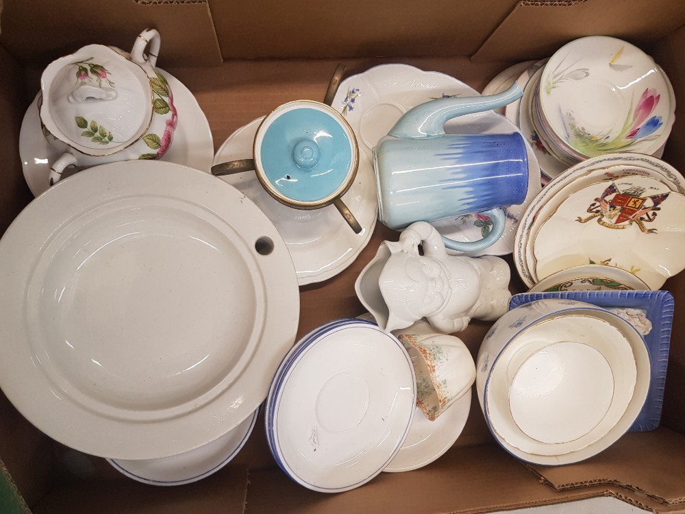 A collection of Shelley ceramic items to include sugar bowls, side plates, saucers etc (1 tray).