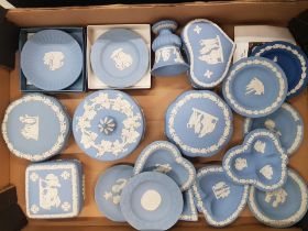 A collection of Wedgwood jasperware items to include lidded boxes, pin dishes etc (1 tray).