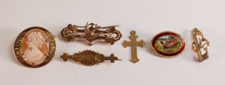 6 gold items - 5 x 9ct gold brooches & a small 9ct hallmarked cross. Some items hallmarked, others