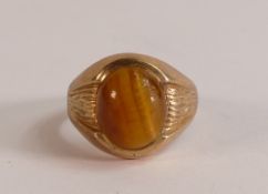 9ct gold ring set with brown oval stone,size M, 4.2g.