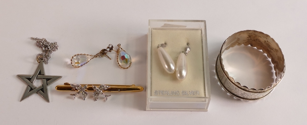Costume & silver jewellery including silver hallmarked napkin ring, cultured pearls bracelet with - Image 2 of 5