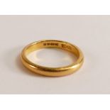 22ct wedding ring, size P, 5.3g.