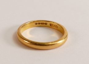 22ct wedding ring, size P, 5.3g.