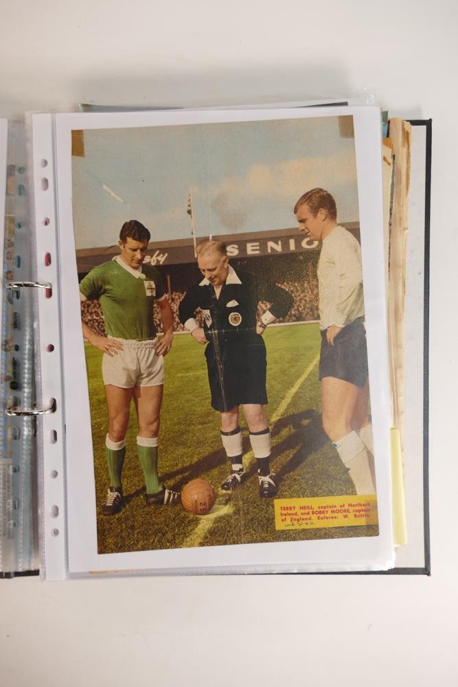 A large collection of signed original pictures including - Gordon Banks, England, Typhoo Tea card - Image 15 of 46