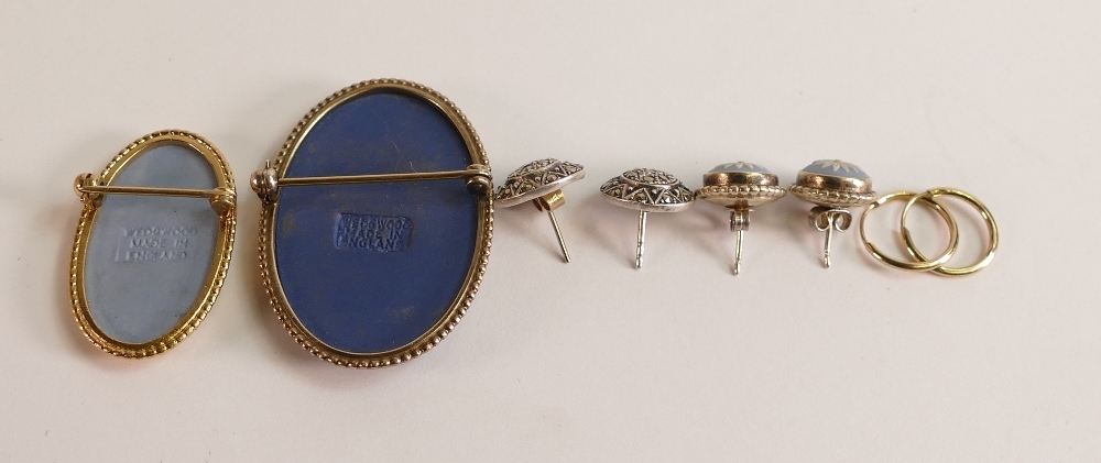 Two Wedgwood jasperware oval brooches and earrings and pair 9ct earrings etc. (8) - Image 2 of 2