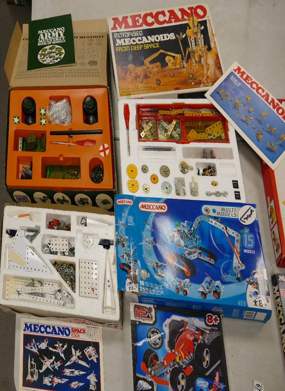 A collection of Meccano Kits to include Army Multikit, Motorised Meccaniodies from Deep Space, Space - Image 2 of 2