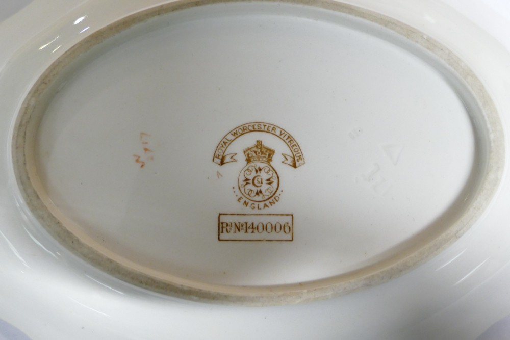 A Royal Worcester 'Game & Sea Birds' part dinner service, dated 1889, pattern 3425, comprising a - Image 6 of 6