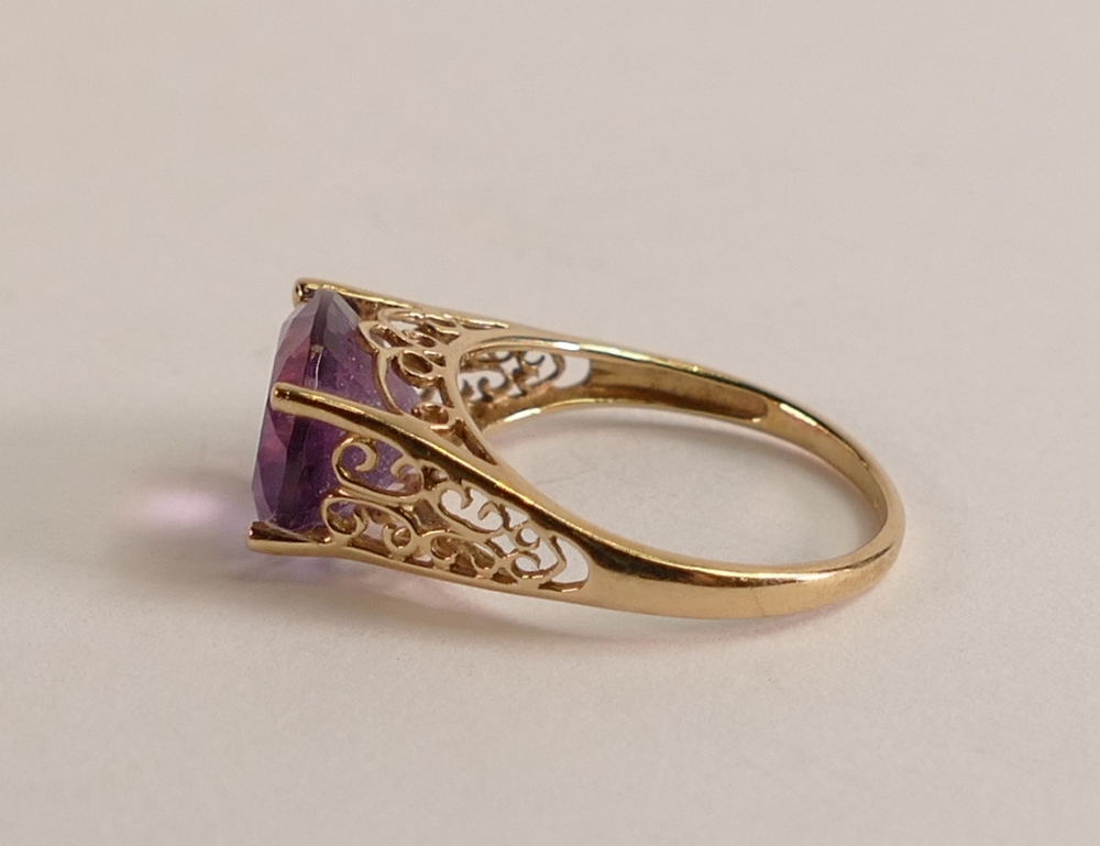 9ct gold ladies dress ring set with oval purple stone, size K, 2.1g. - Image 2 of 3