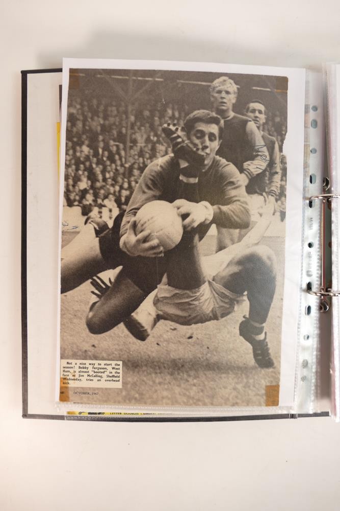 A large collection of signed original pictures including - Gordon Banks, England, Typhoo Tea card - Image 14 of 46