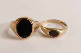 Two 9ct gold signet rings set with Onyx stones, sizes L & N, 4.2g. (2)