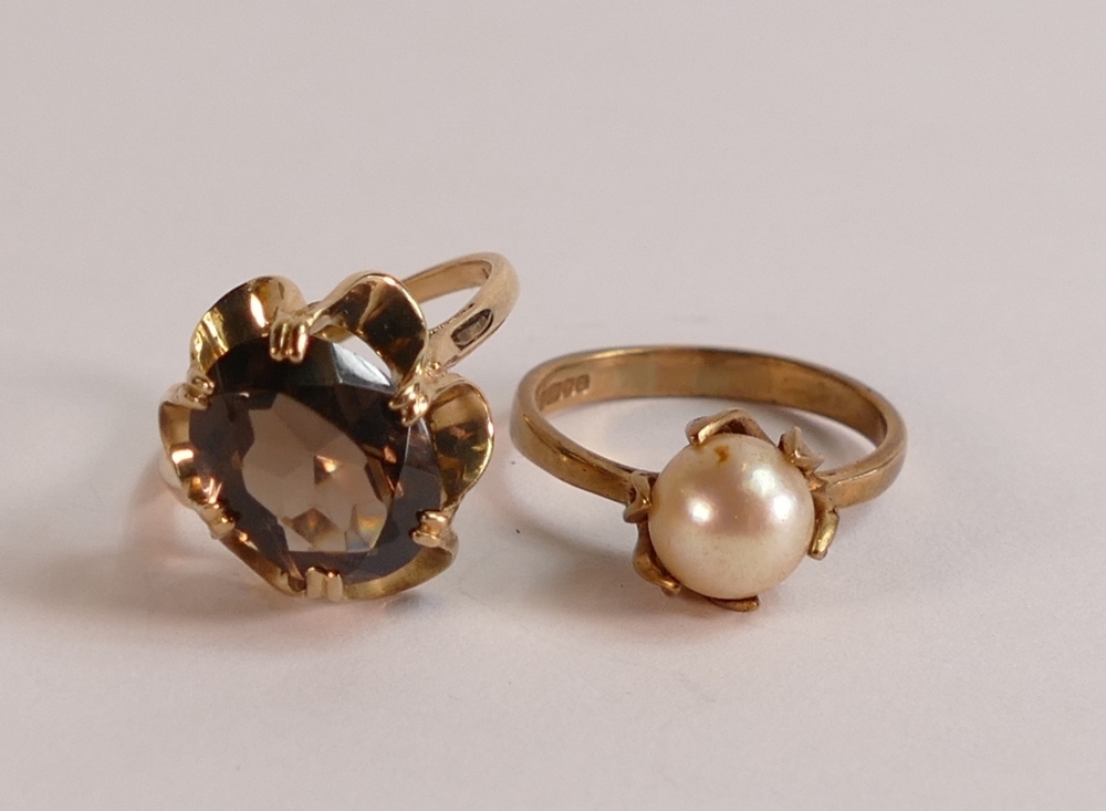 Two 9ct gold ladies rings, one set with large brown stone and the other with single pearl, both size