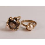 Two 9ct gold ladies rings, one set with large brown stone and the other with single pearl, both size