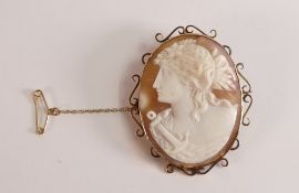 Nice quality 9ct gold mounted mid size cameo brooch, market 9ct to reverse. Measuring 50mm high,