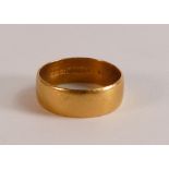 22ct gold Gents wedding ring, size S/T,7g.