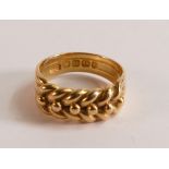 18ct gold hallmarked gents knot ring size N, weight 7.43.