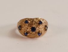 9ct gold ladies ring set with blue stones, size J, 2.7g.