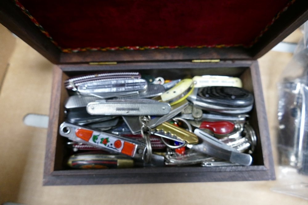 A large collection of pen knives and other similar items to include advertising pen knives - Image 4 of 5