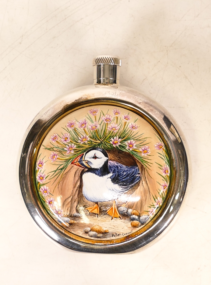 Moorcroft enamel and silver Puffins hip flask by Peter Graves , Limited edition1/1. Boxed, height - Bild 2 aus 3
