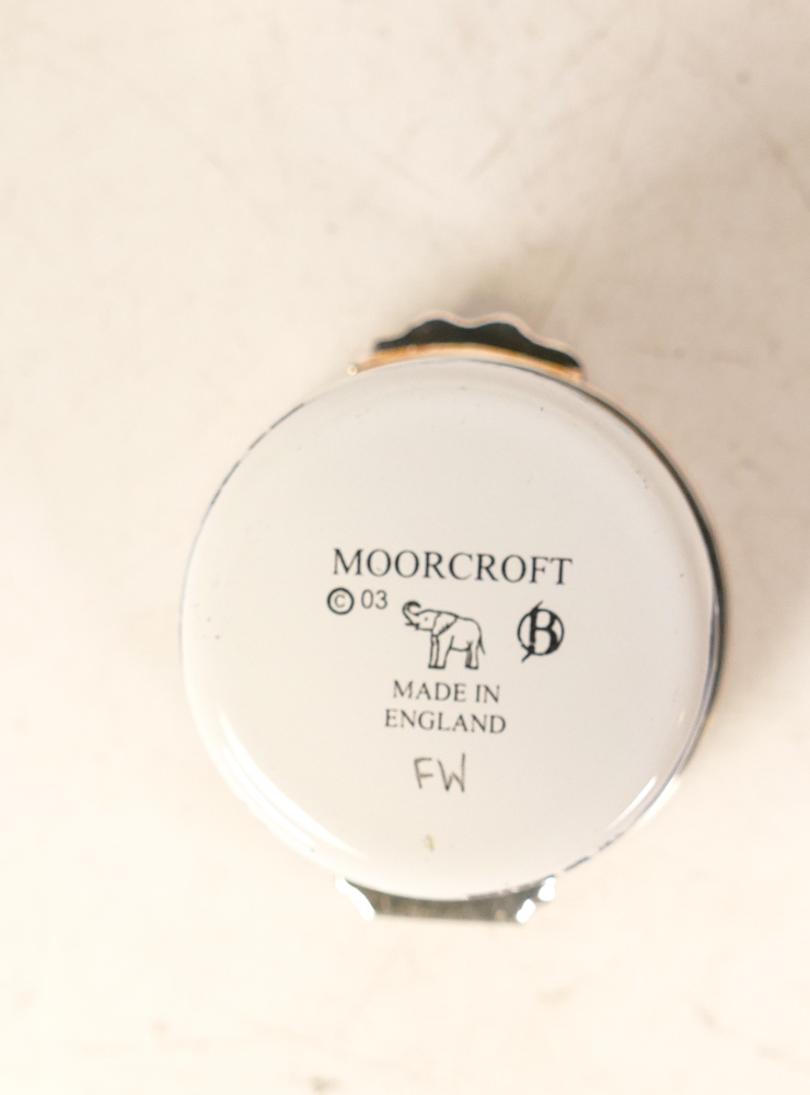 Moorcroft enamel Neige du Pays 2003 round lidded box by Fiona Bakewell . Boxed , diameter 4.5cm - Image 5 of 5