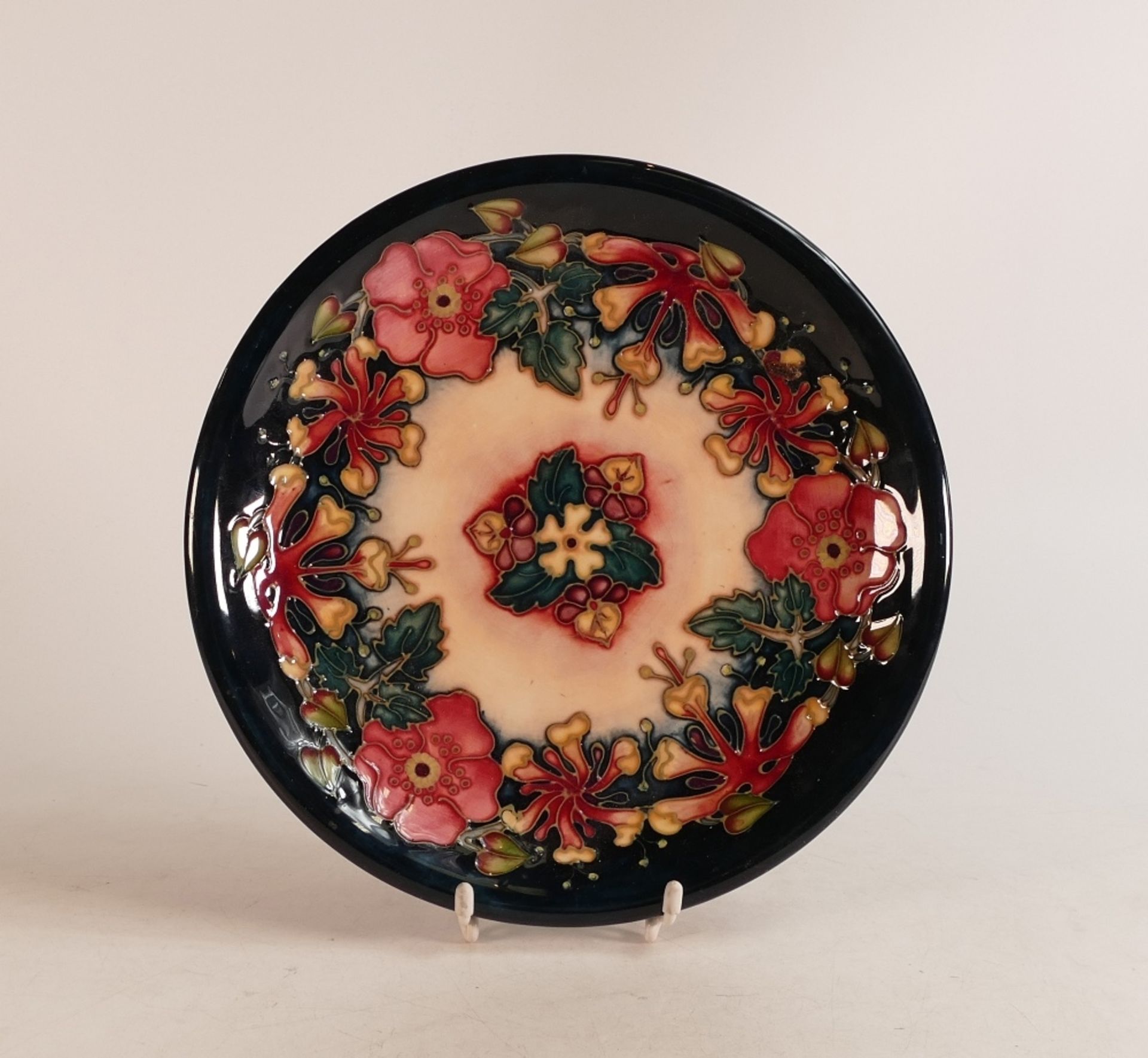 Moorcroft Oberon patterned plate, dated 1995, some crazing, diameter 26cm